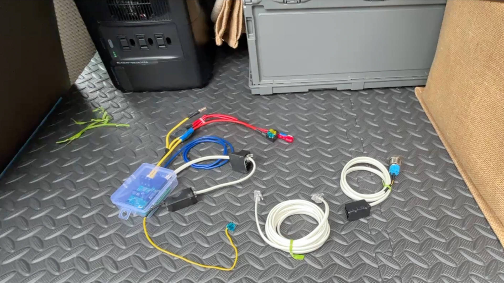 【軽バンカスタマイズ25】何時でもパワーウィンドウで車中泊をもっと快適に❗️