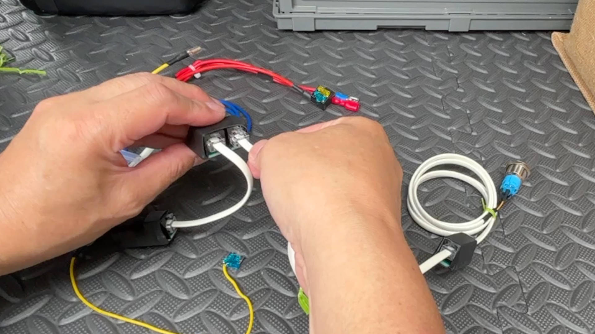 【軽バンカスタマイズ25】何時でもパワーウィンドウで車中泊をもっと快適に❗️