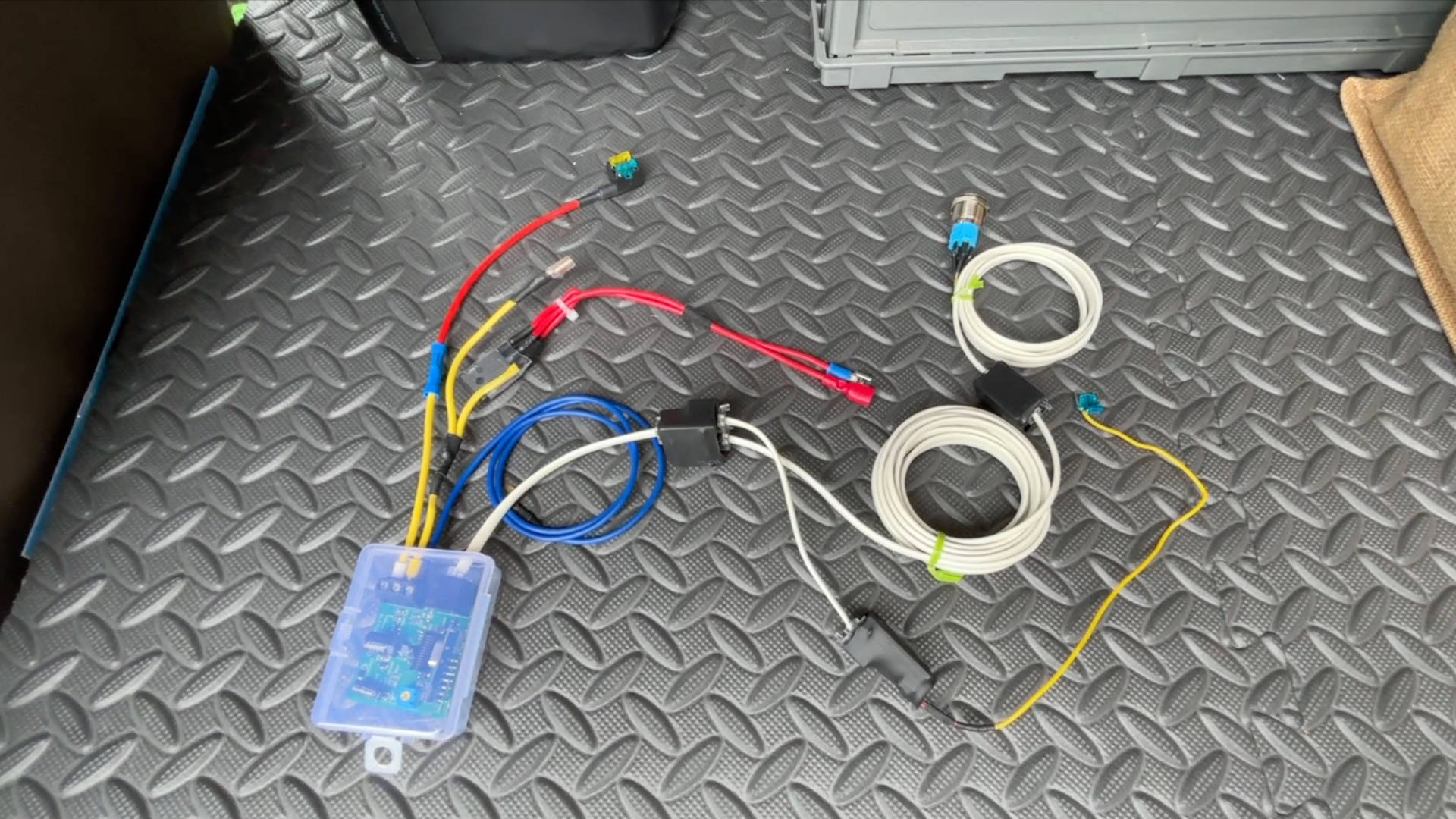 【軽バンカスタマイズ25】何時でもパワーウィンドウで車中泊をもっと快適に❗️