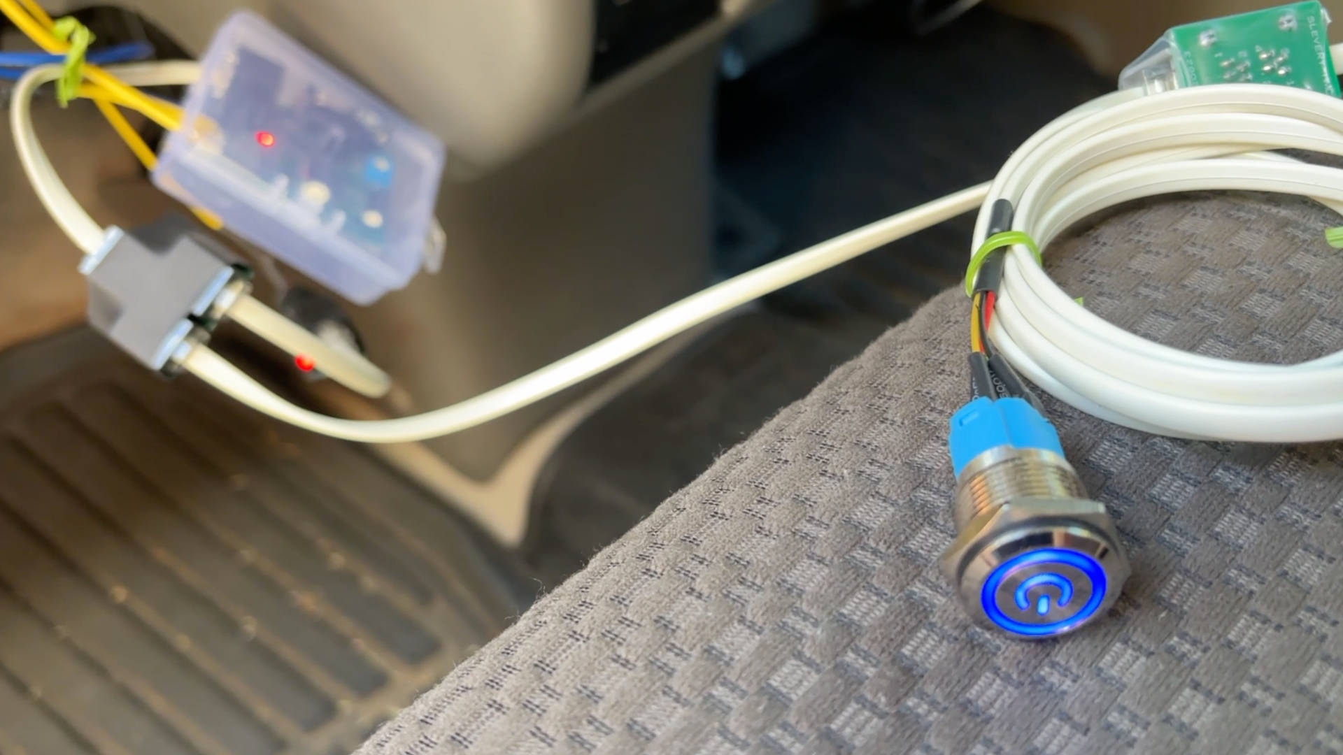 【軽バンカスタマイズ25】何時でもパワーウィンドウで車中泊をもっと快適に❗️