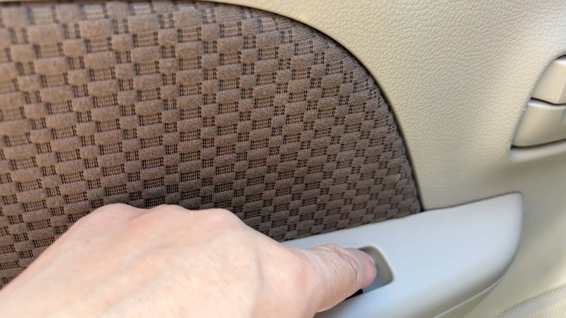 【軽バンカスタマイズ25】何時でもパワーウィンドウで車中泊をもっと快適に❗️