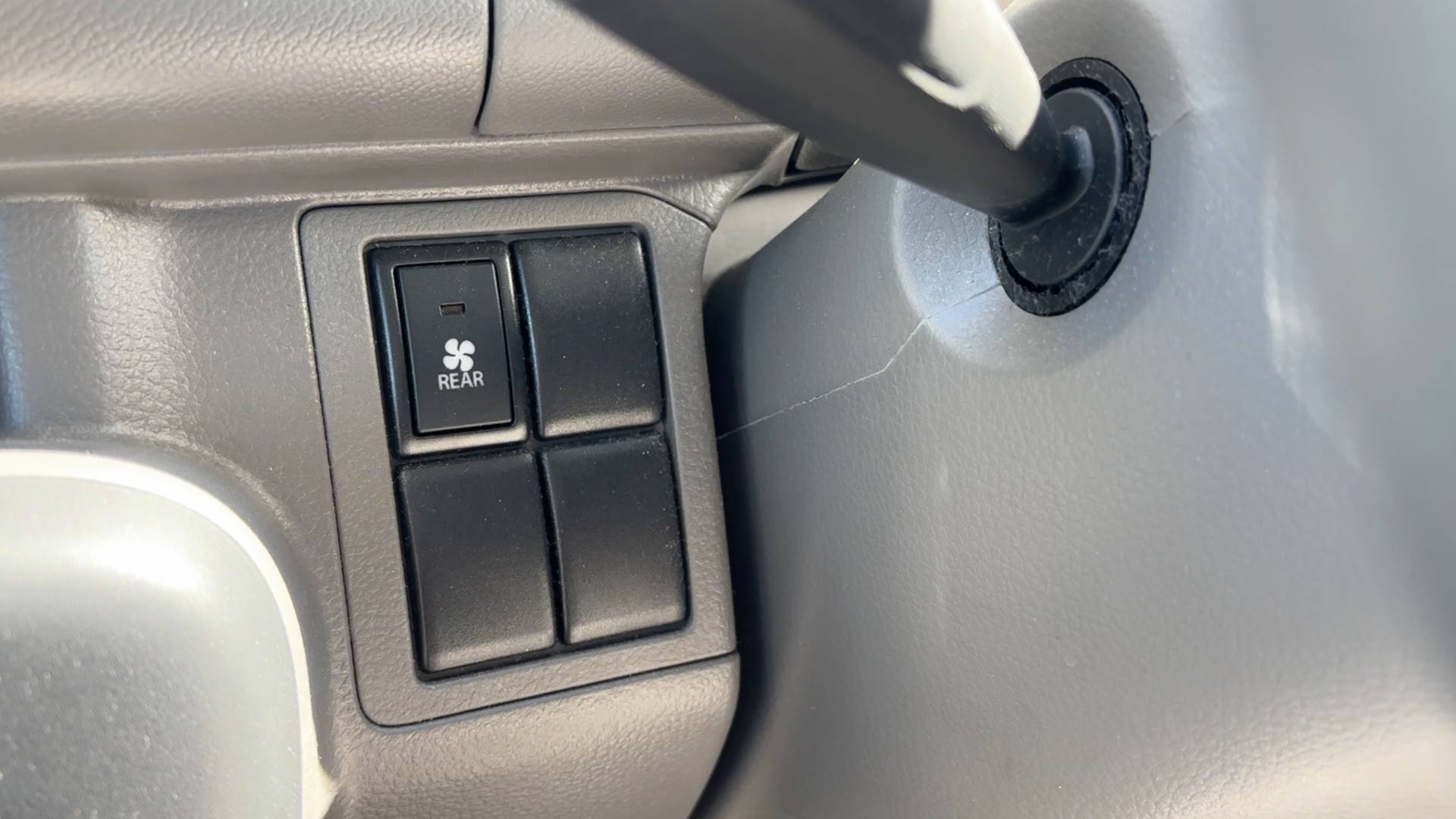 【軽バンカスタマイズ25】何時でもパワーウィンドウで車中泊をもっと快適に❗️