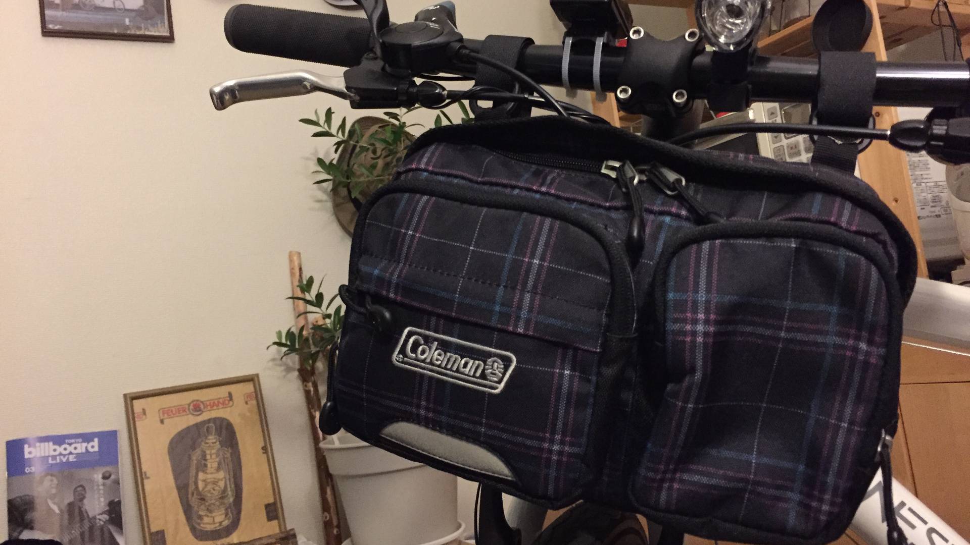 【自転車】クロスバイクのフロントバッグにウエストバッグがピッタリ！
