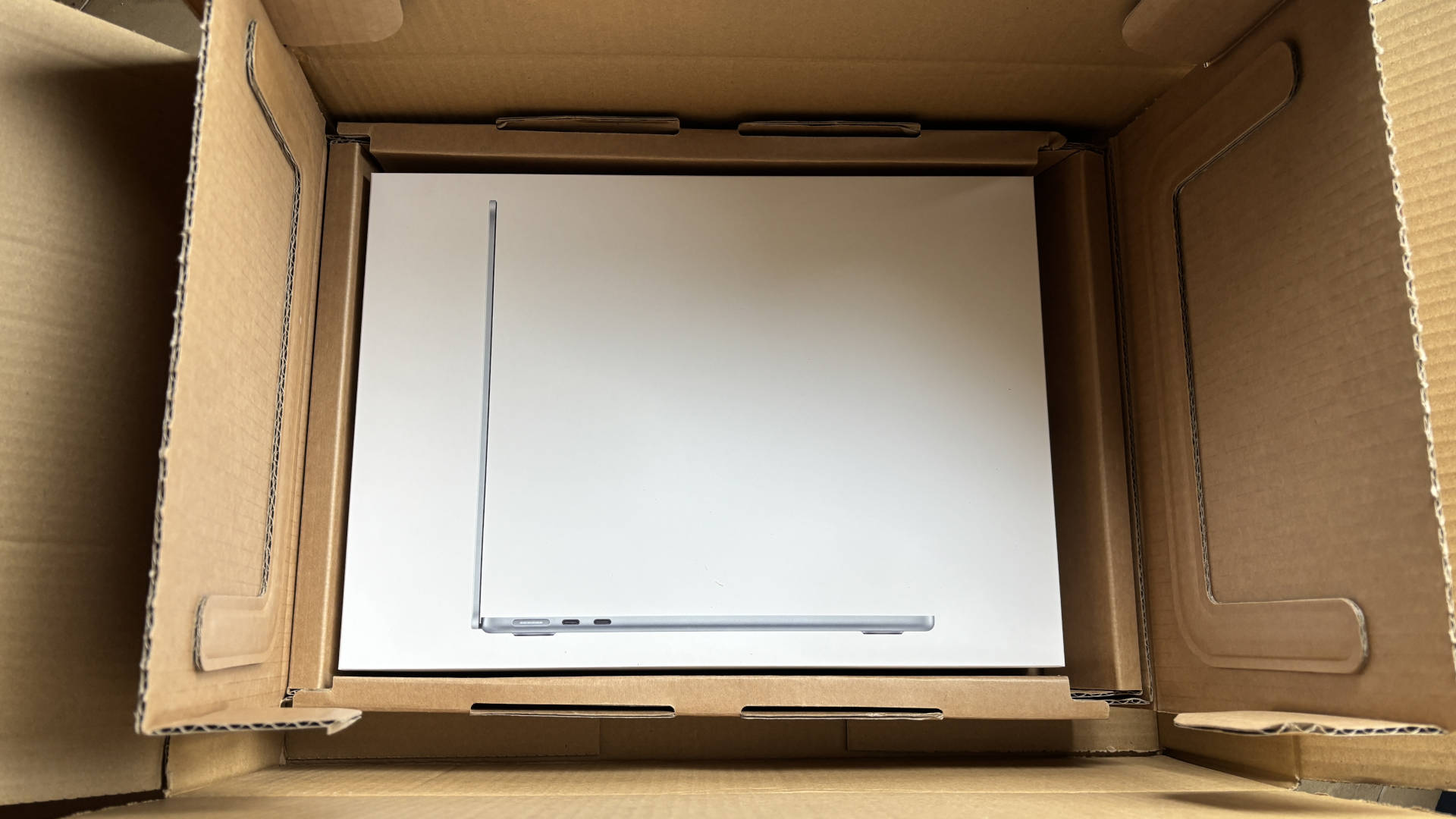 【日常の出来事】9年ぶりに買いかえたMacBook Airは超早かった