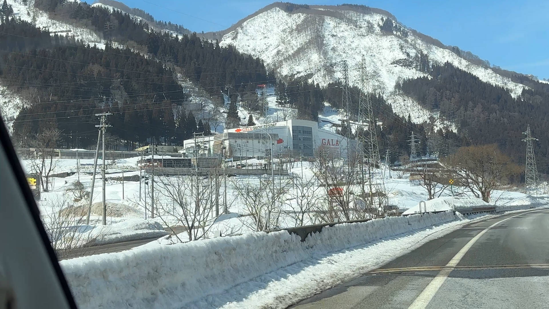 【軽バン車中泊20】魚沼産(北魚沼産?)と南魚沼産コシヒカリの食べ比べで道の駅南魚沼で車中泊