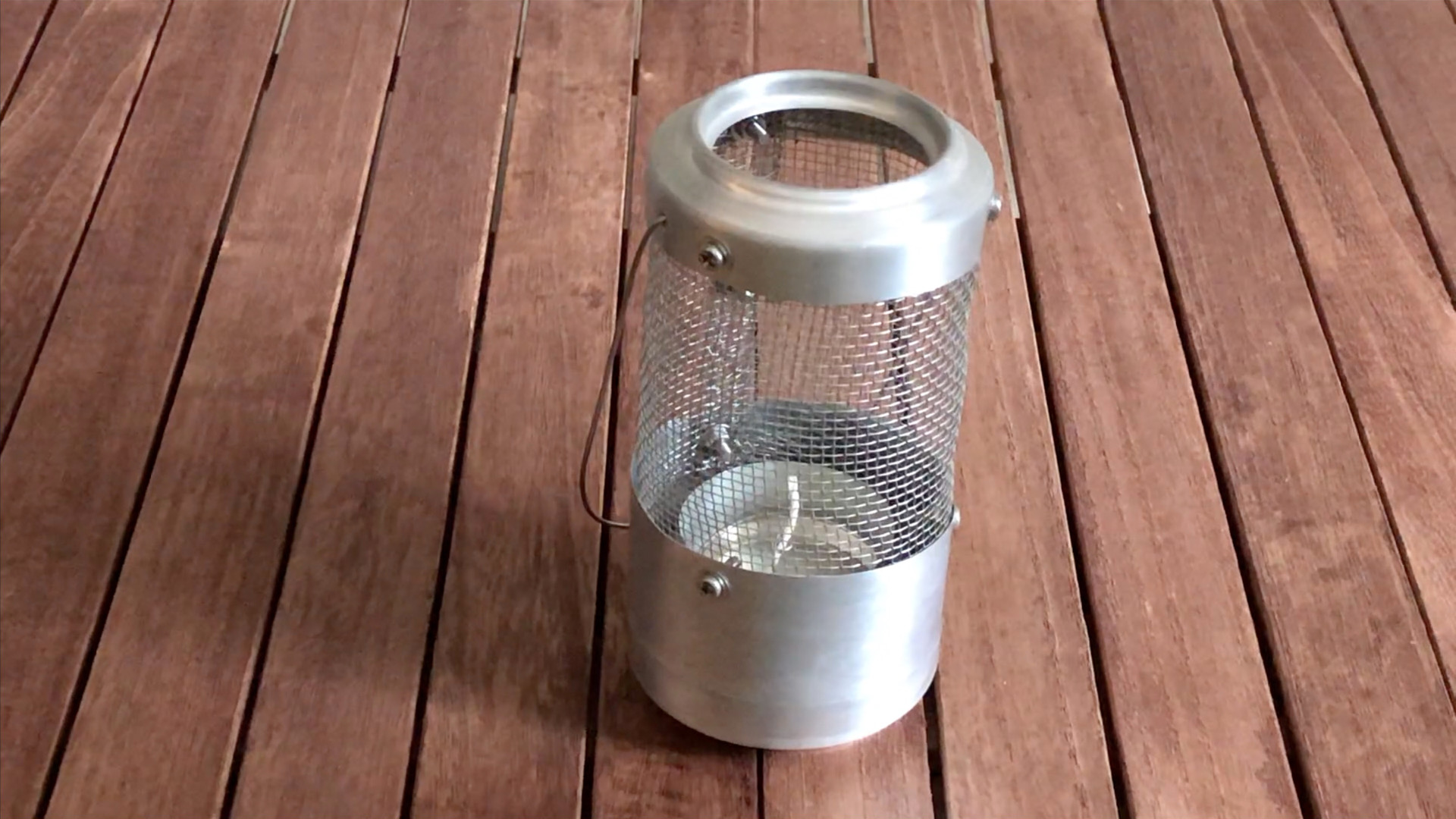 【DIY】100均の三角コーナーと空き缶で自作ランタン