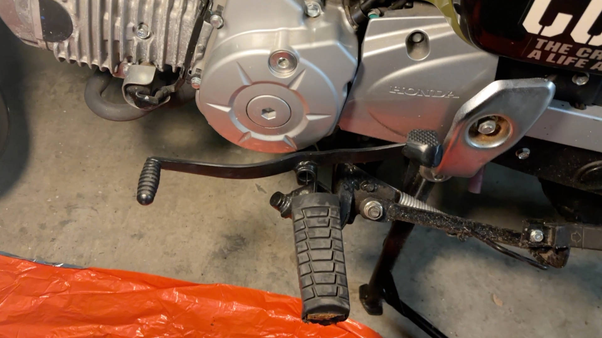 【原付二種】JA45クロスカブのチェンジペダルをエンデュランスのチェンジペダルに交換