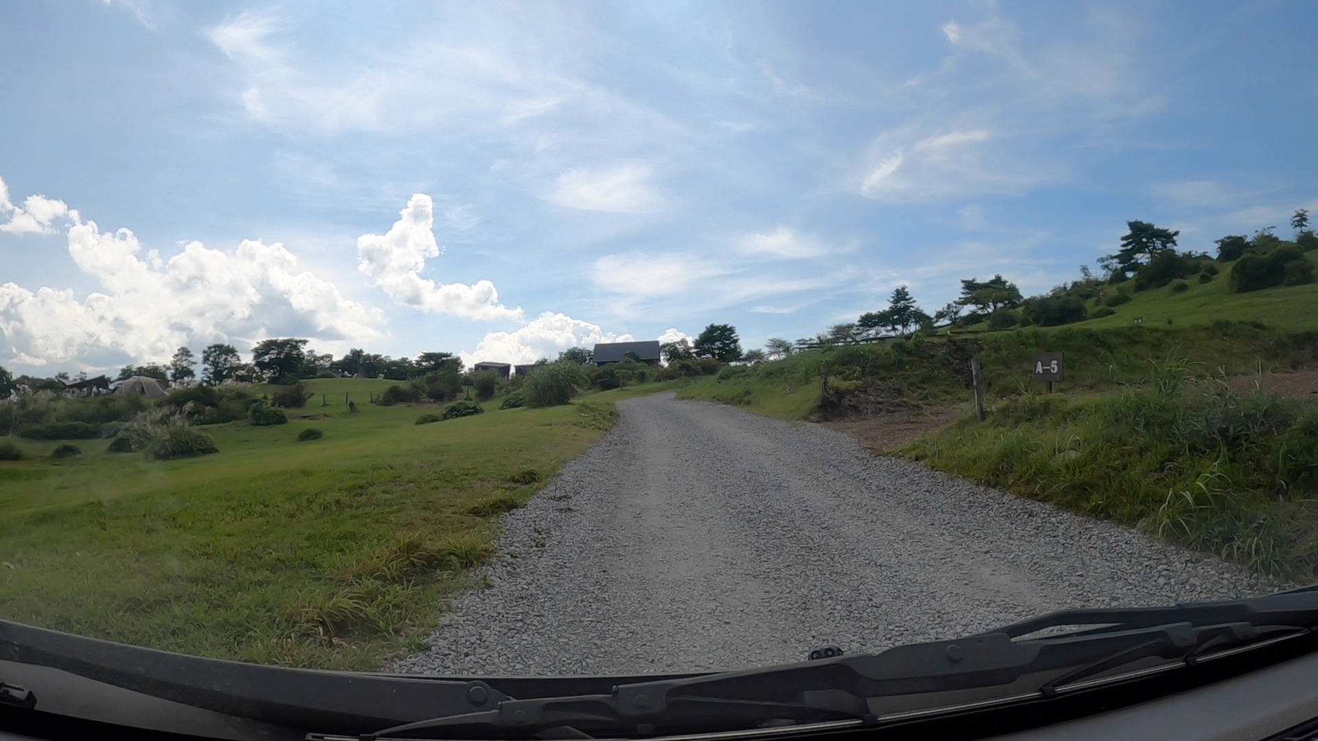 【軽バンキャンプ33】真夏の標高1,200mの高原にあるキャンプ場、荒船パノラマキャンプフィールドの区画サイトでキャンプ