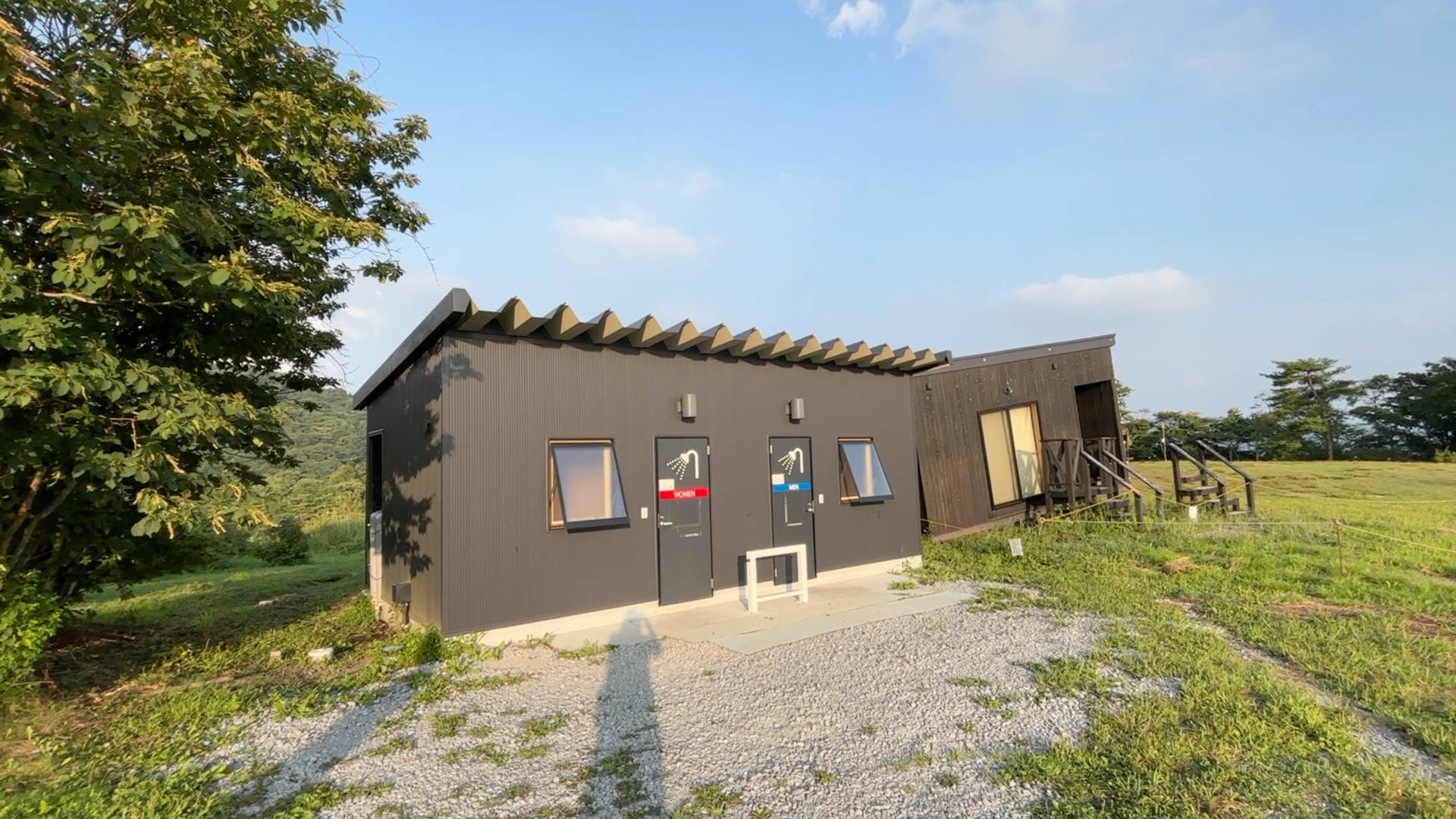 【軽バンキャンプ33】真夏の標高1,200mの高原にあるキャンプ場、荒船パノラマキャンプフィールドの区画サイトでキャンプ