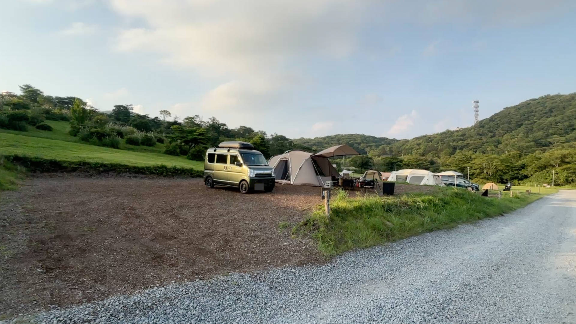 【軽バンキャンプ33】真夏の標高1,200mの高原にあるキャンプ場、荒船パノラマキャンプフィールドの区画サイトでキャンプ