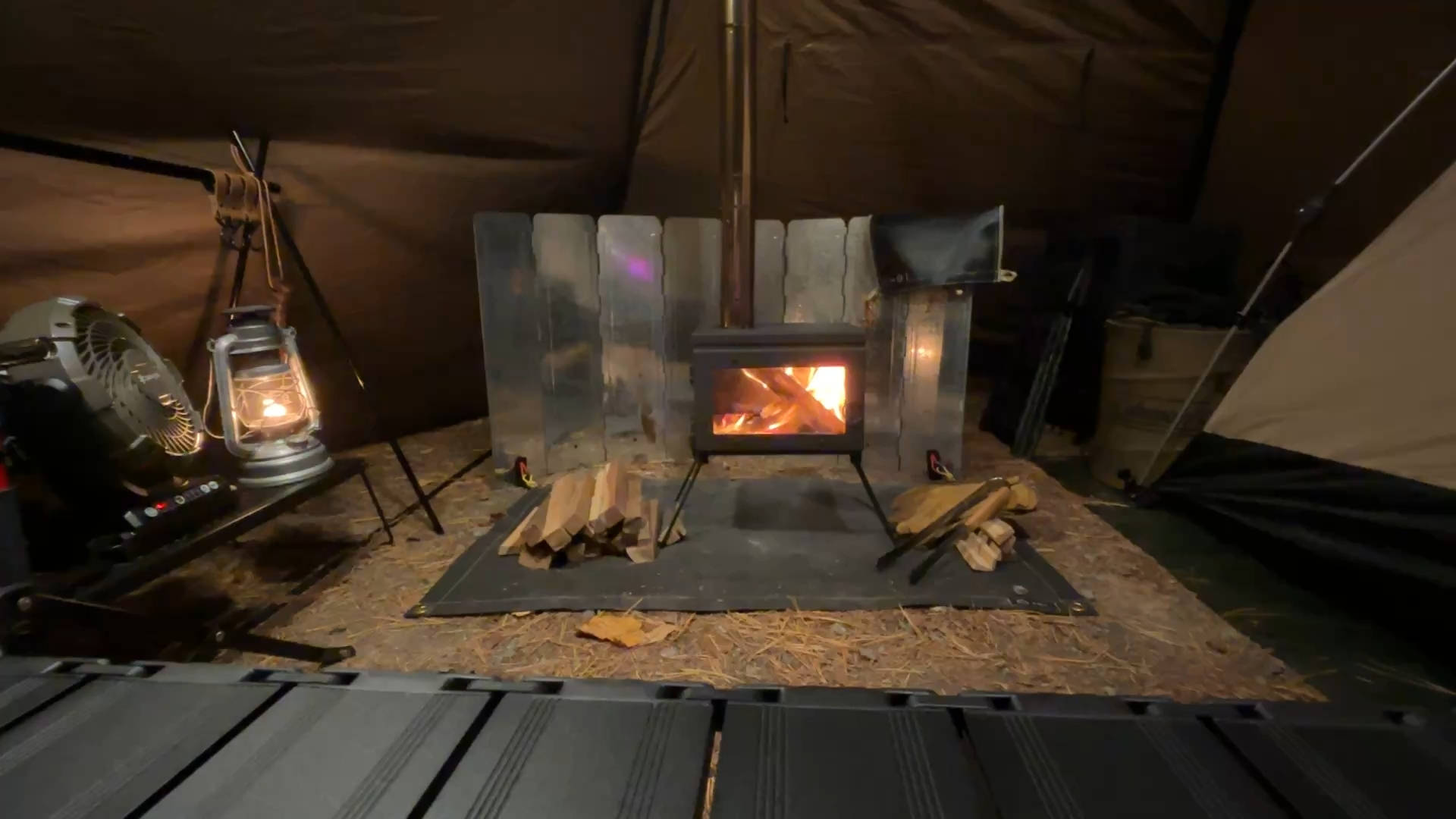 【キャンプギア】小型薪ストーブユーザー必見！市販薪をカットする最強アイテムを買ってみた