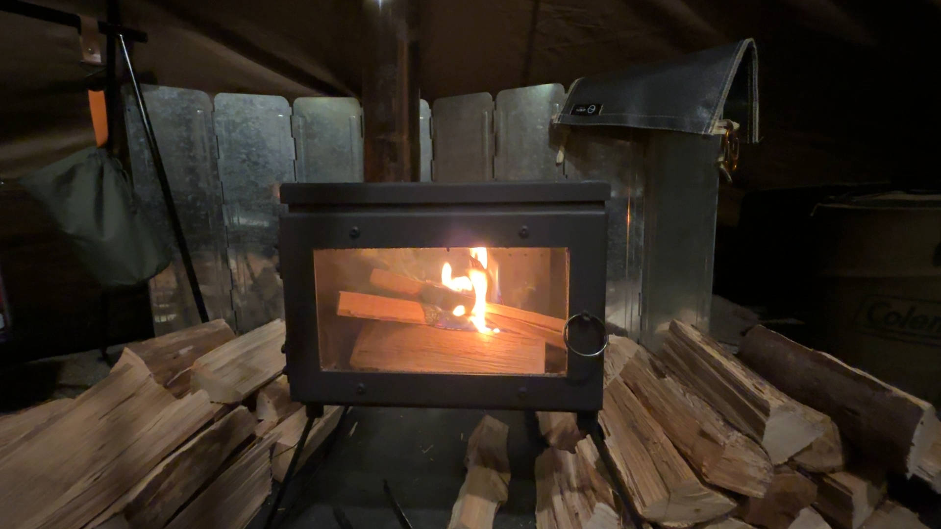 【キャンプギア】小型薪ストーブユーザー必見！市販薪をカットする最強アイテムを買ってみた