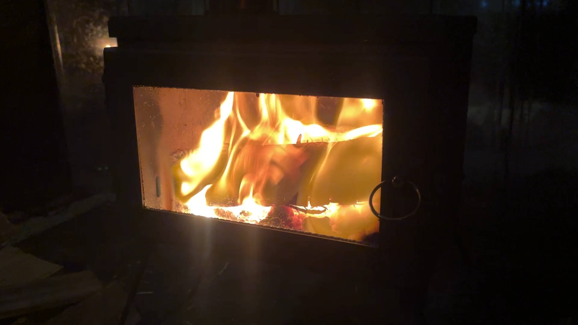 【キャンプギア】小型薪ストーブユーザー必見！市販薪をカットする最強アイテムを買ってみた