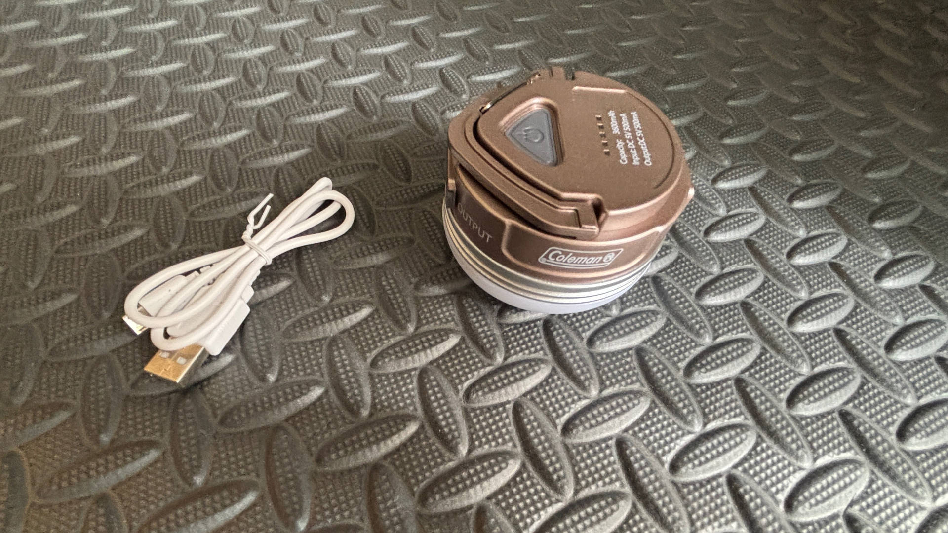 【キャンプギア】Coleman LEDランタン