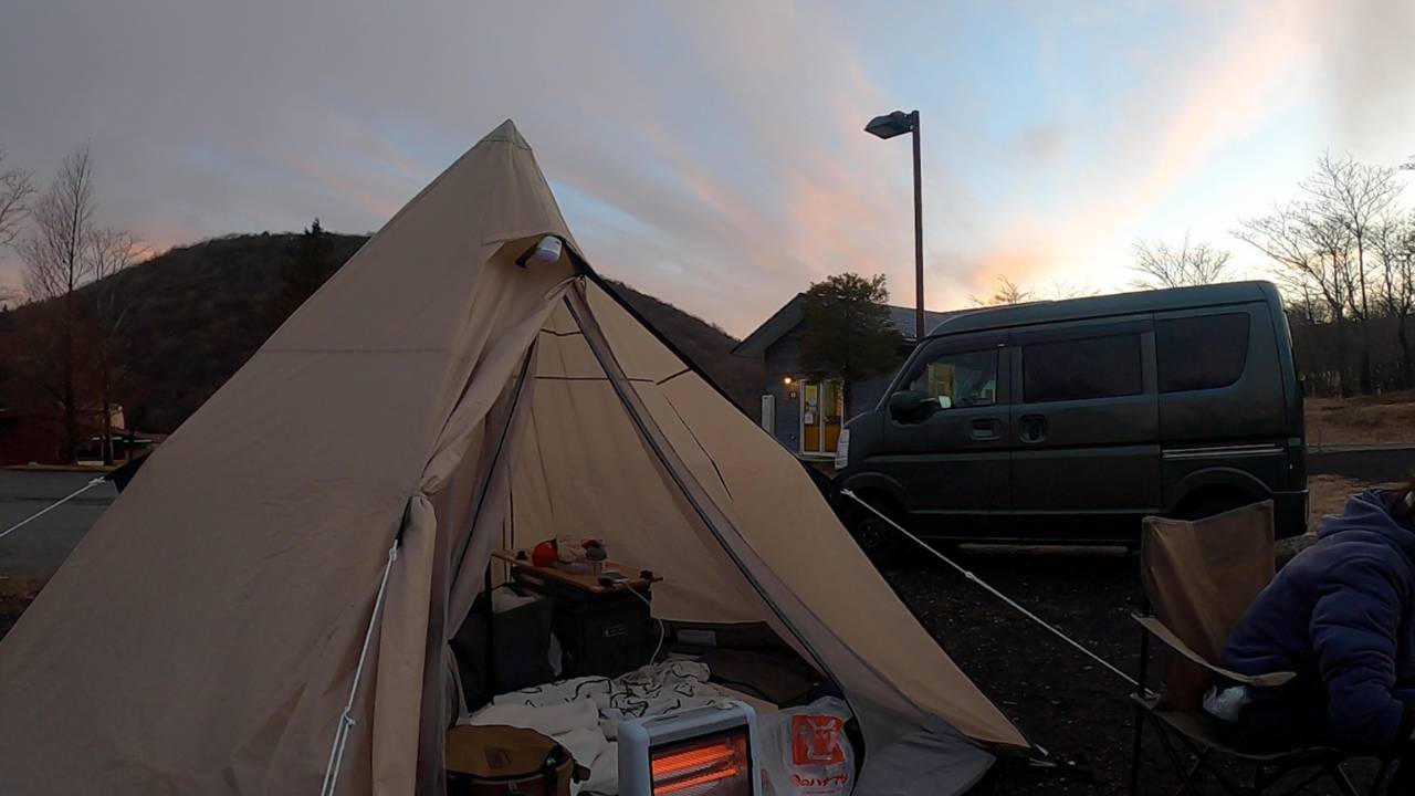 【軽バンキャンプ7の2】富士山2合目にあるキャンプ場で強風豪雨の中、眠れぬ夫婦キャンプ恐怖の12時間(後編)