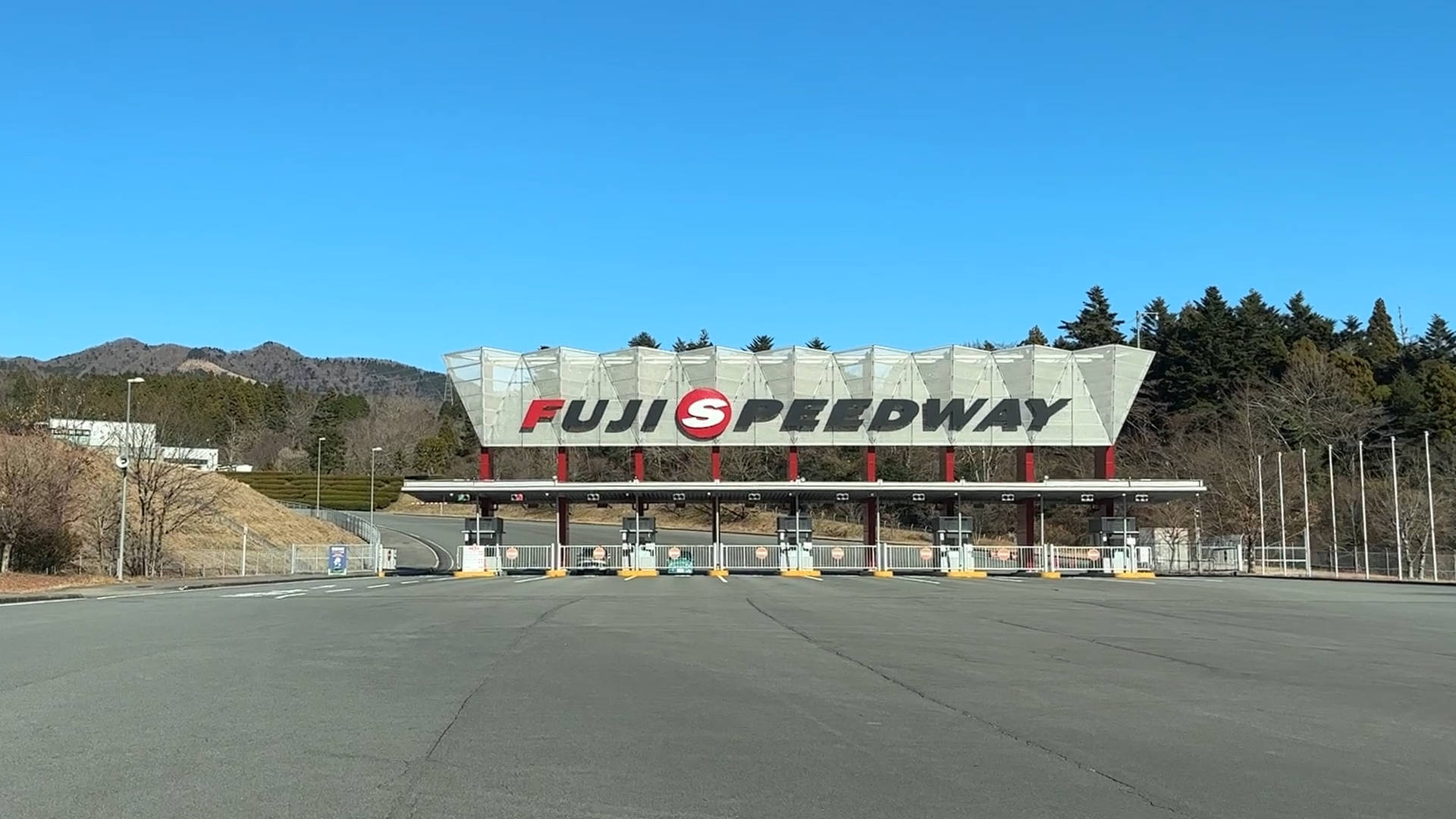 【軽バンキャンプ38】昼は爆音、夜は静寂。富士スピードウェイで2泊キャンプしてみた