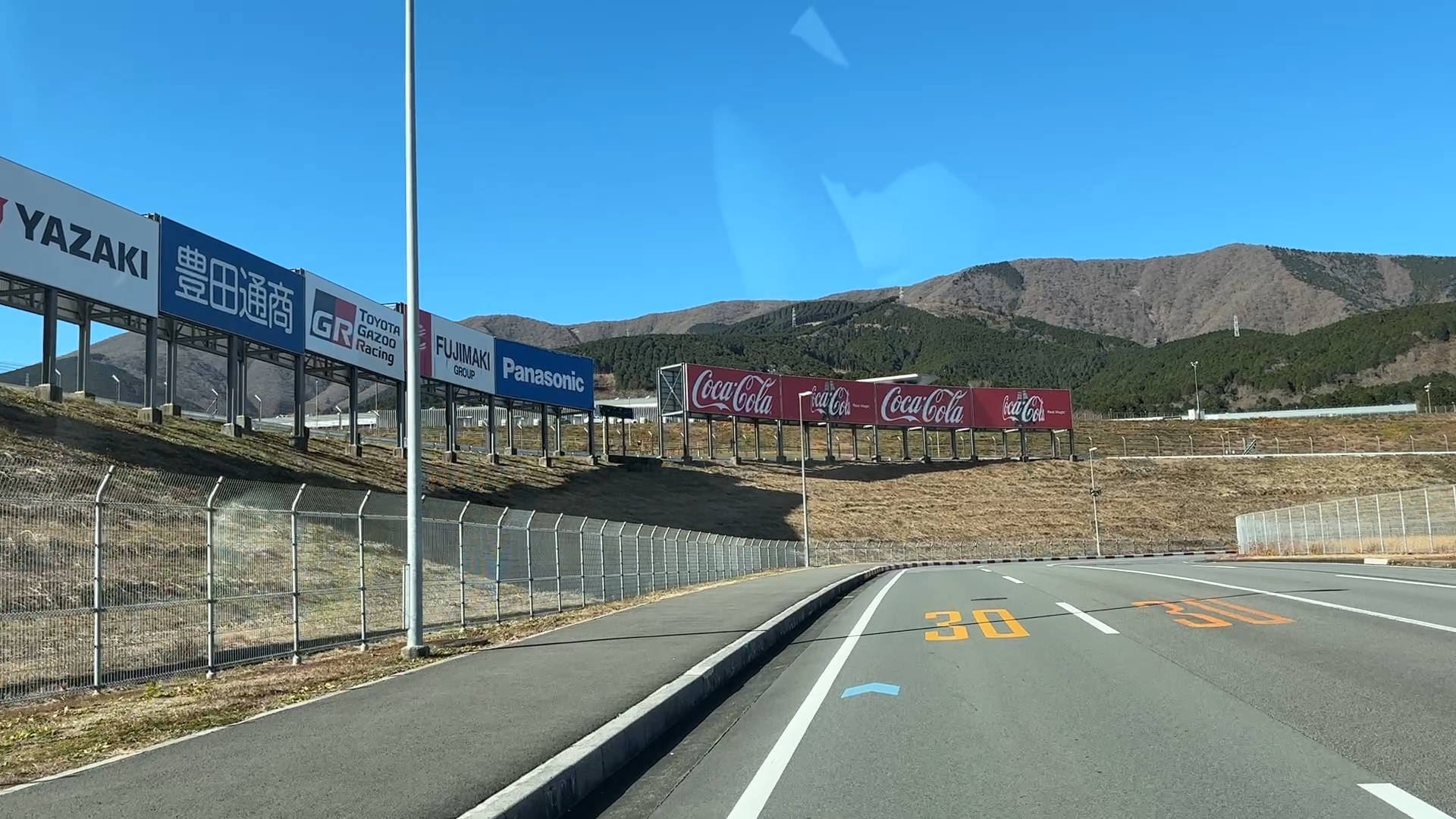 【軽バンキャンプ38】昼は爆音、夜は静寂。富士スピードウェイで2泊キャンプしてみた