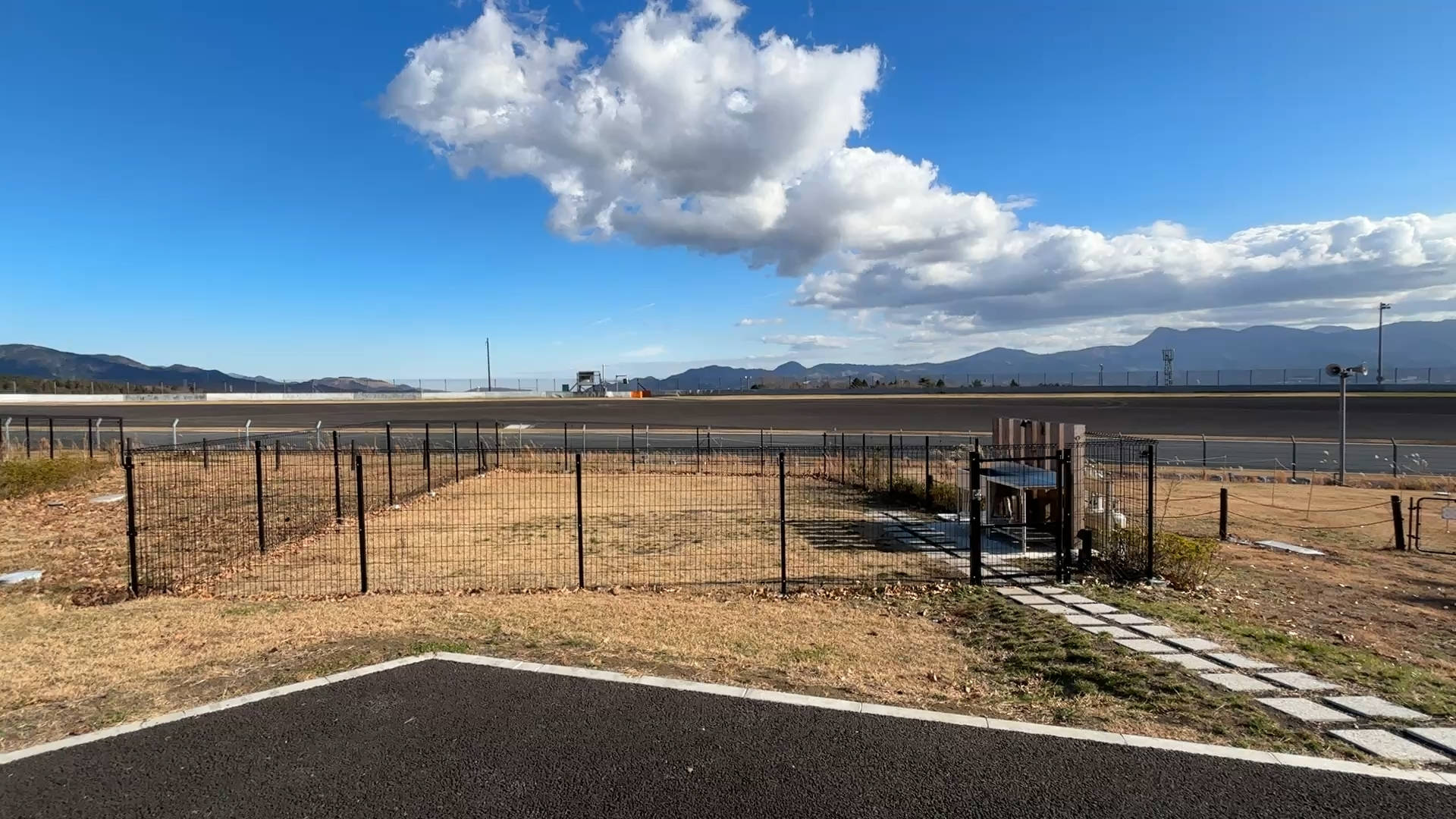 【軽バンキャンプ38】昼は爆音、夜は静寂。富士スピードウェイで2泊キャンプしてみた