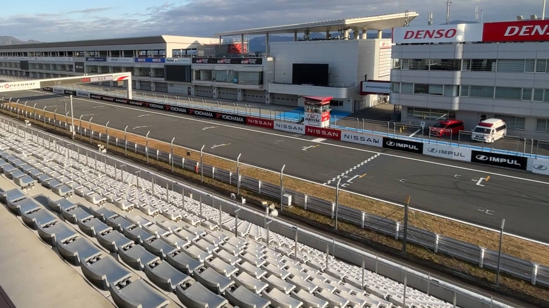 【軽バンキャンプ38】昼は爆音、夜は静寂。富士スピードウェイで2泊キャンプしてみた