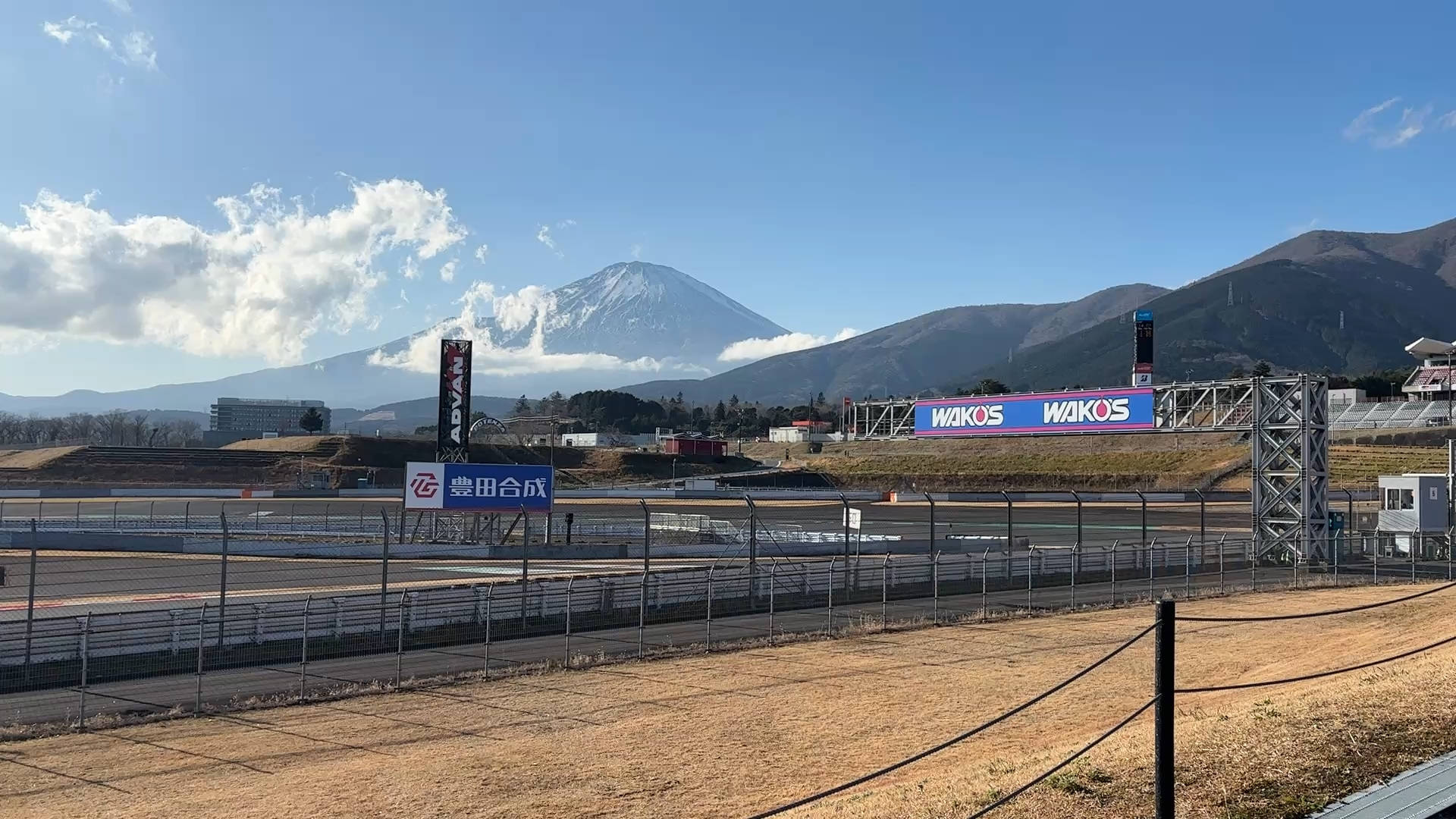 【軽バンキャンプ38】昼は爆音、夜は静寂。富士スピードウェイで2泊キャンプしてみた