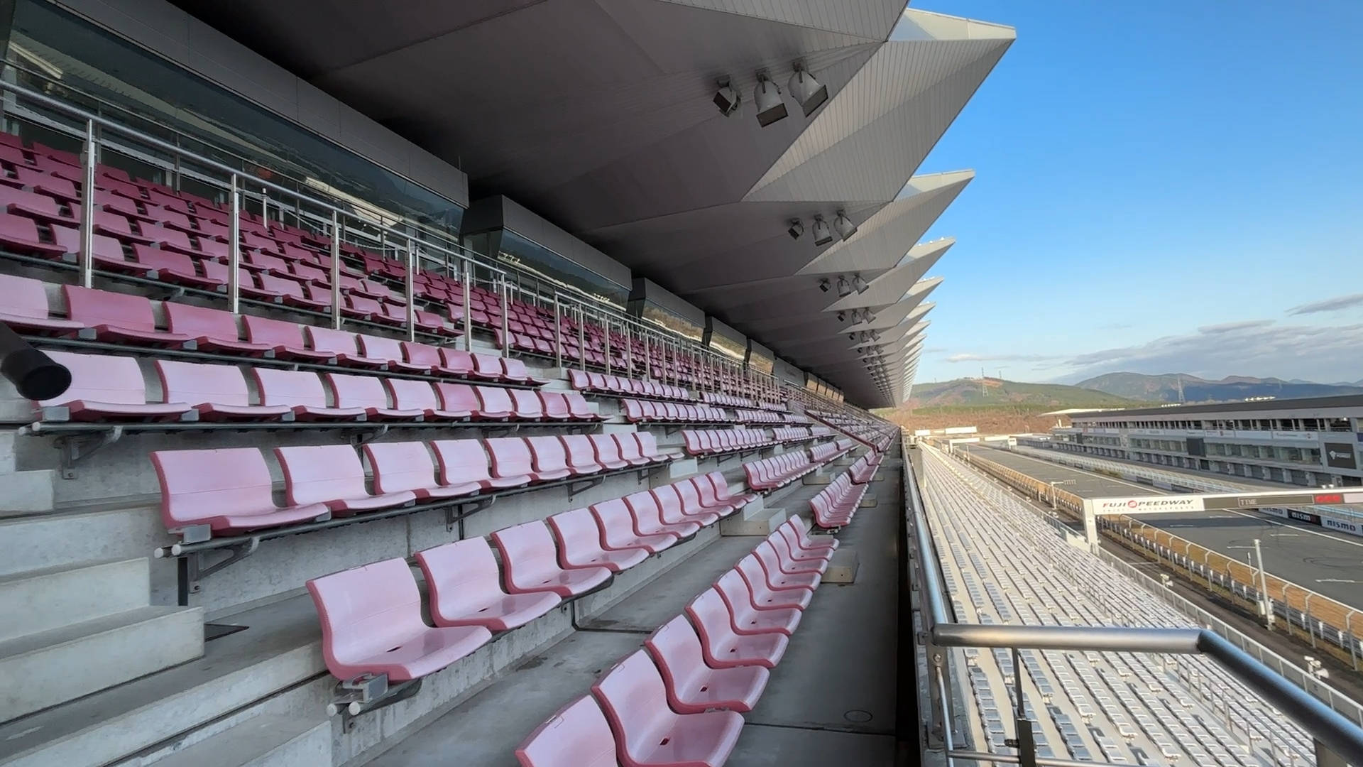 【軽バンキャンプ38】昼は爆音、夜は静寂。富士スピードウェイで2泊キャンプしてみた