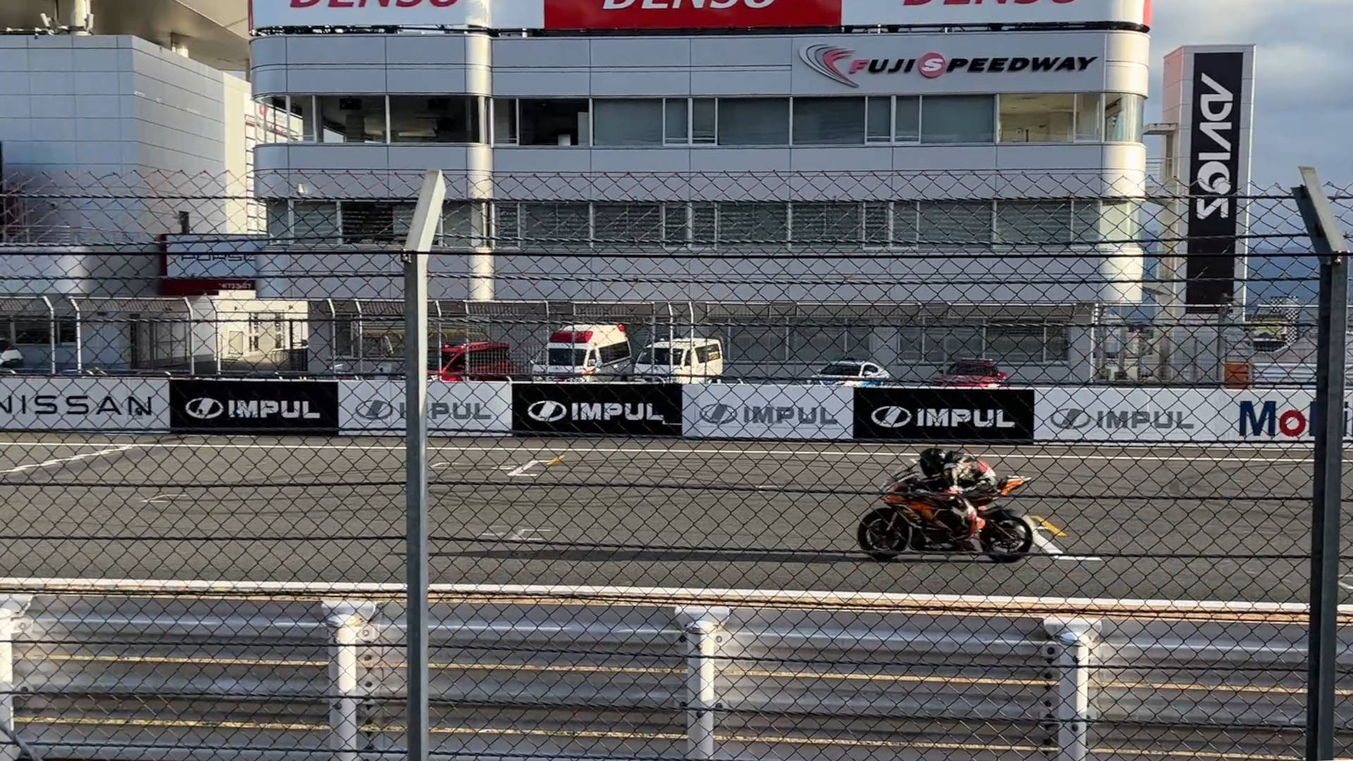 【軽バンキャンプ38】昼は爆音、夜は静寂。富士スピードウェイで2泊キャンプしてみた