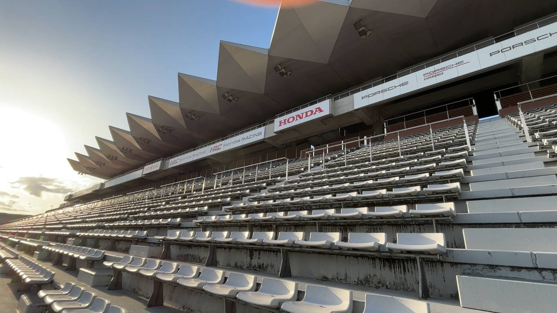 【軽バンキャンプ38】昼は爆音、夜は静寂。富士スピードウェイで2泊キャンプしてみた