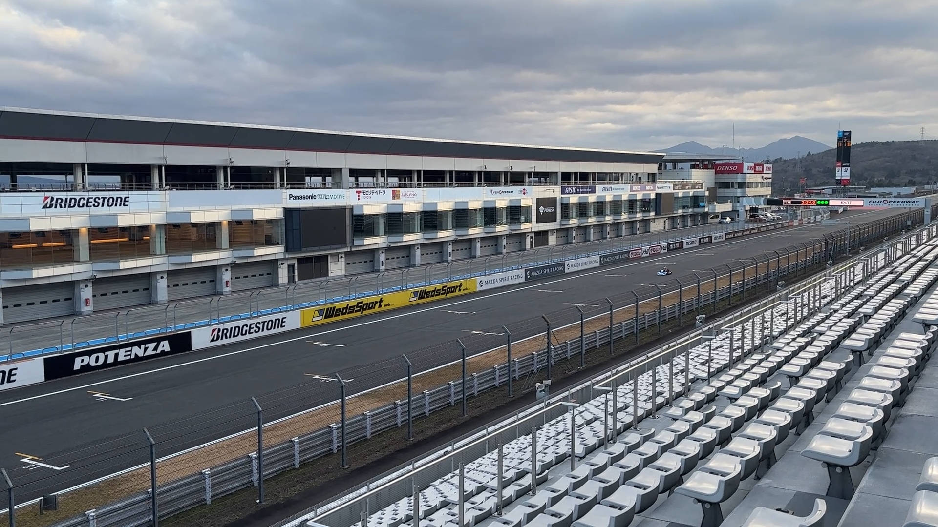 【軽バンキャンプ38】昼は爆音、夜は静寂。富士スピードウェイで2泊キャンプしてみた