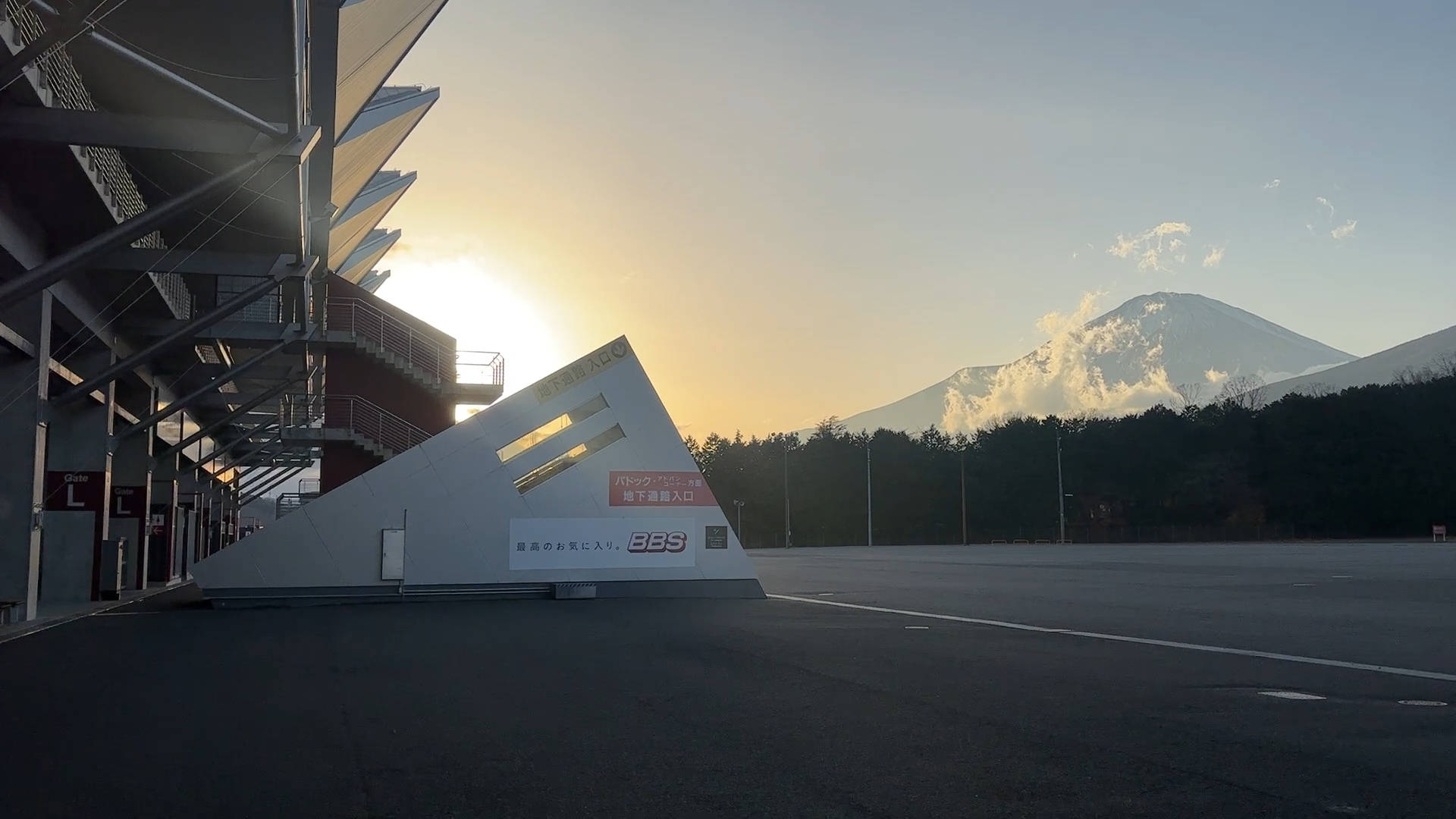 【軽バンキャンプ38】昼は爆音、夜は静寂。富士スピードウェイで2泊キャンプしてみた