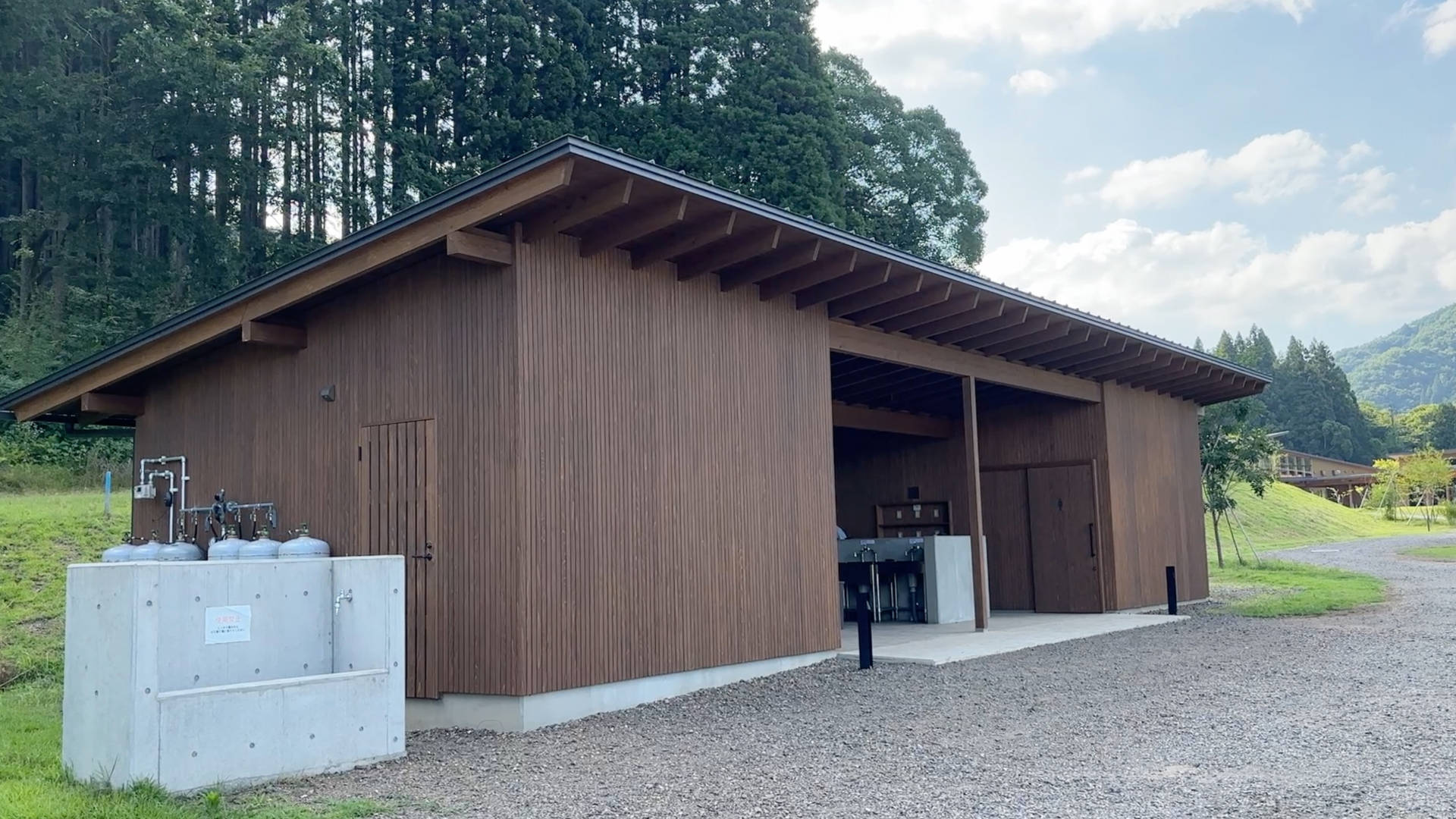 【軽バンキャンプ32】台風接近中のスノーピーク鹿沼キャンプフィールド&スパでキャンプ