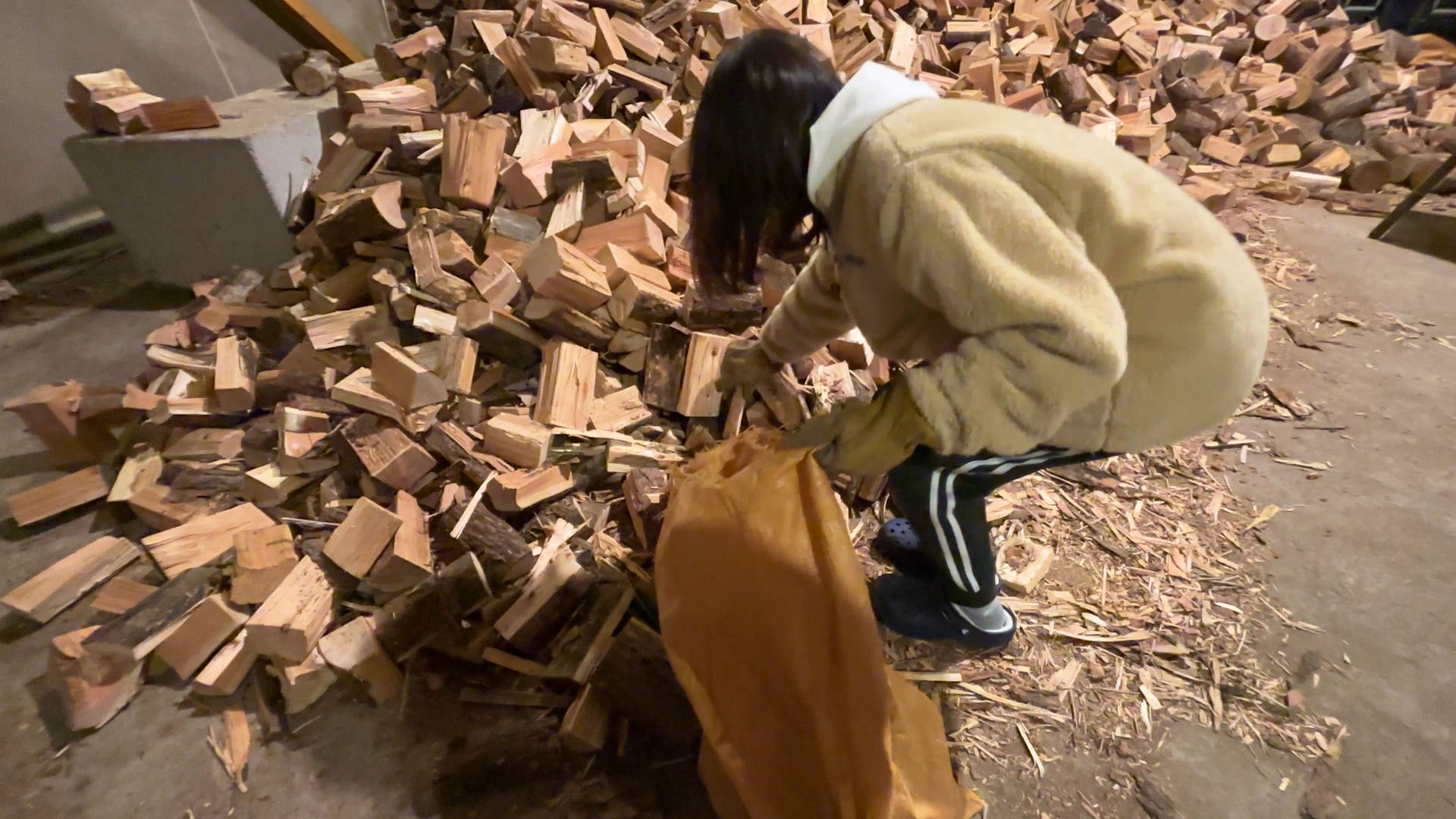 【軽バンキャンプ40】-12℃の北軽井沢で薪ストぬくぬくおこもりキャンプ